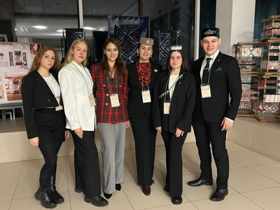 Volga Region University students discussed Navruz and synchronized swimming at an international scientific conference.