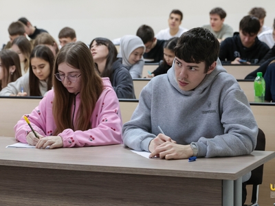 840 школьников и студентов колледжей со всей России приняли участие в олимпиадах по математике и информатике