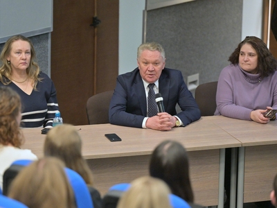 От создания до первого выпуска: в вузе прошла встреча ректора со студентами колледжа